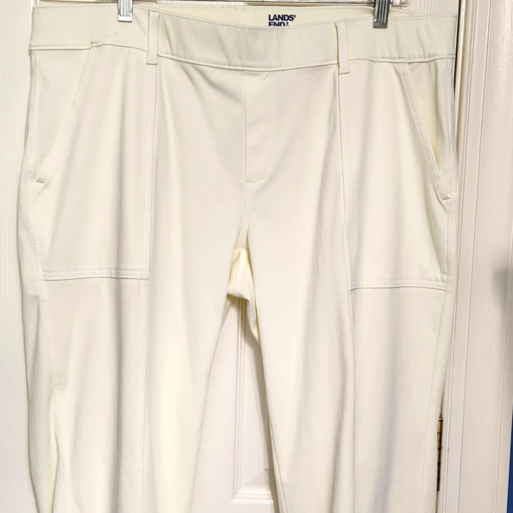 Bnwt landsend xl petite winter white knit slacks. These have great detail